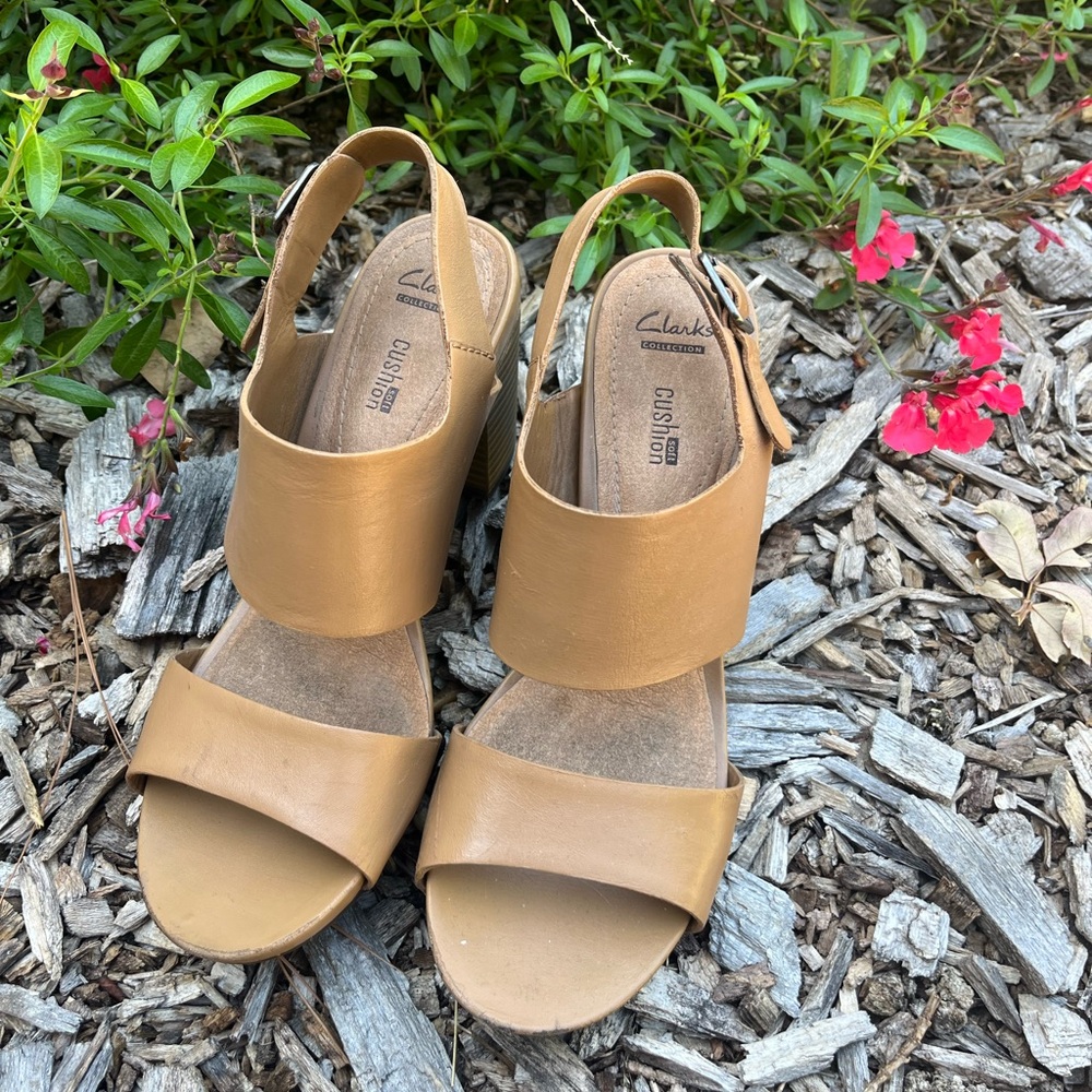 Clarks nude heels